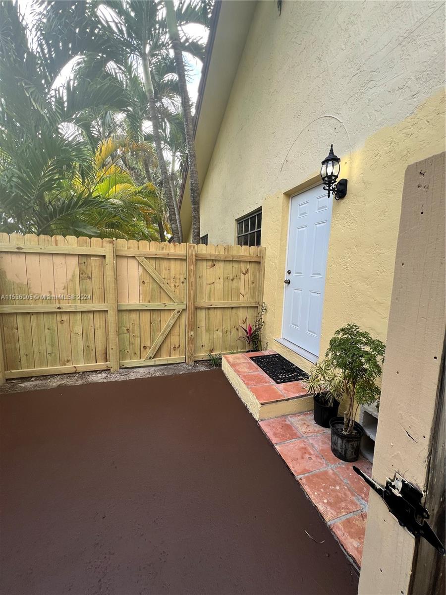 7200 N Oakmont Dr 2, Hialeah, Florida 33015, 1 Bedroom Bedrooms, ,1 BathroomBathrooms,Residentiallease,For Rent,7200 N Oakmont Dr 2,A11536005