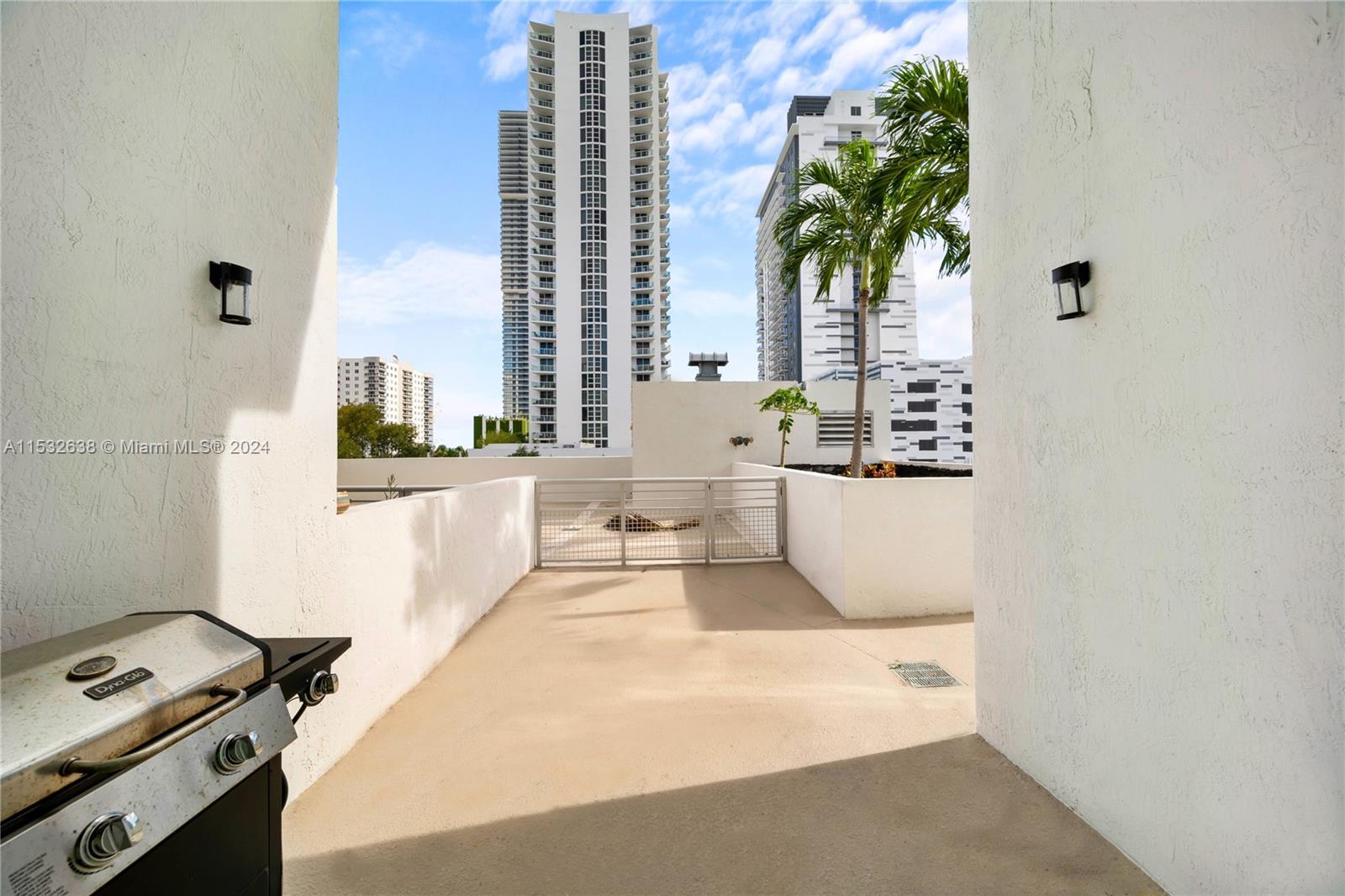2200 NE 4th Ave 402, Miami, Florida 33137, 1 Bedroom Bedrooms, ,2 BathroomsBathrooms,Residentiallease,For Rent,2200 NE 4th Ave 402,A11532638