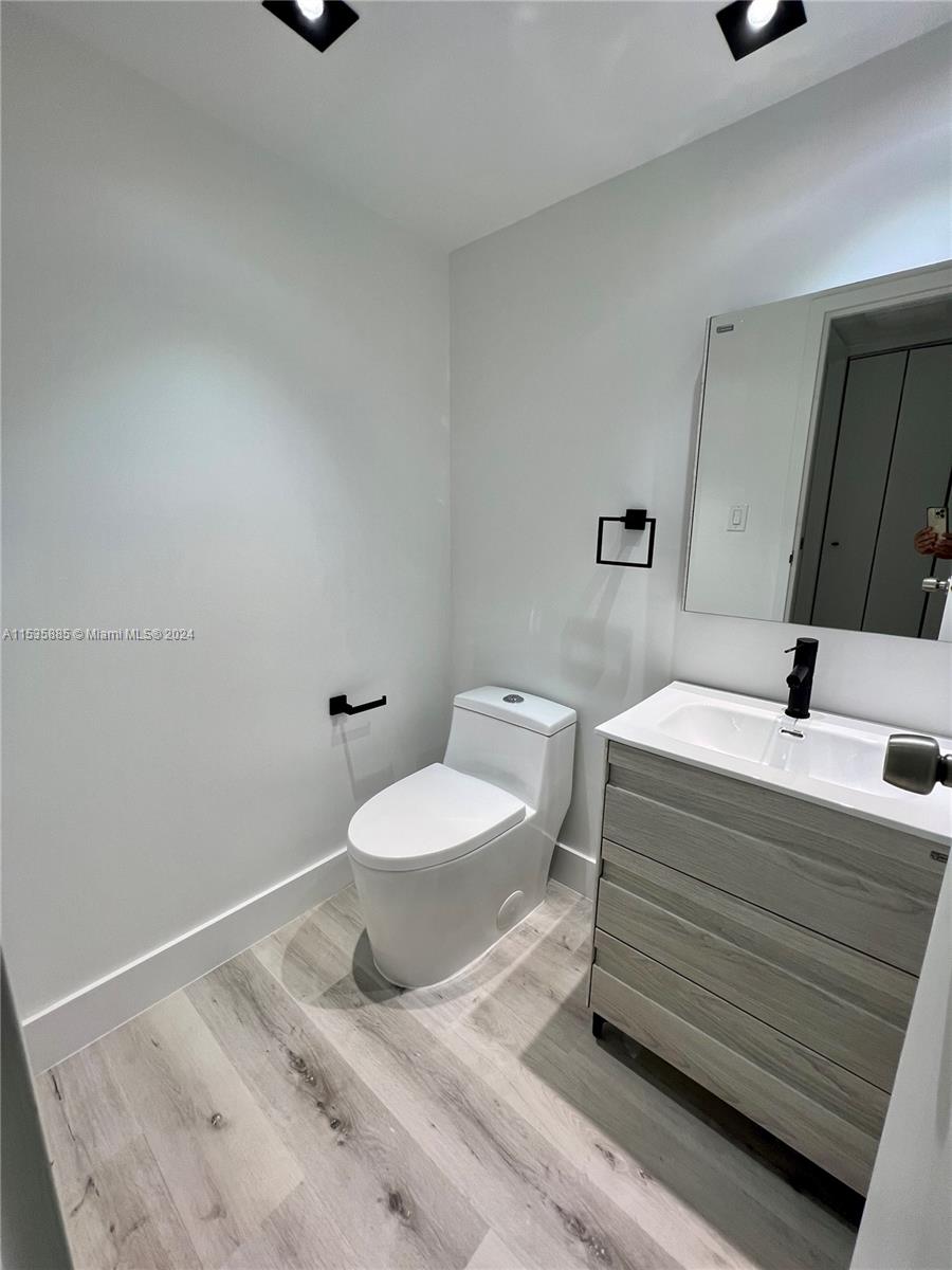 100 Bayview Dr, Sunny Isles Beach, FL, 33160 United States, 1 Bedroom Bedrooms, ,1 BathroomBathrooms,Residential,For Sale,Bayview Dr,A11535885