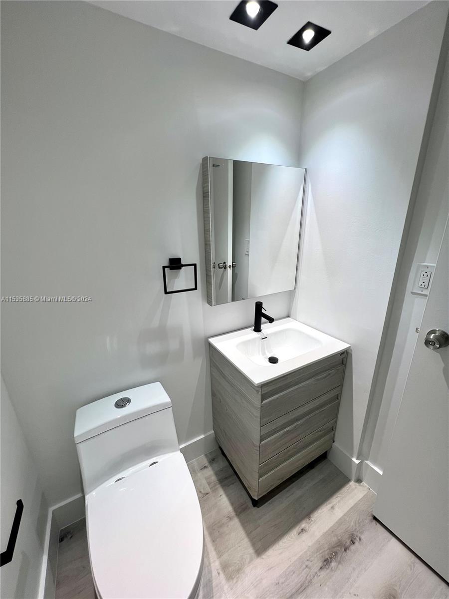 100 Bayview Dr, Sunny Isles Beach, FL, 33160 United States, 1 Bedroom Bedrooms, ,1 BathroomBathrooms,Residential,For Sale,Bayview Dr,A11535885