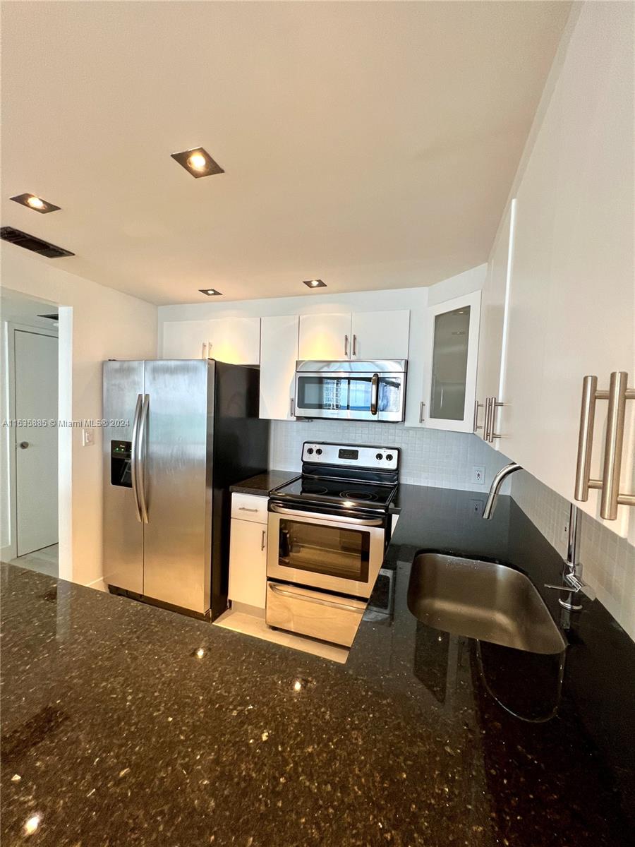 100 Bayview Dr, Sunny Isles Beach, FL, 33160 United States, 1 Bedroom Bedrooms, ,1 BathroomBathrooms,Residential,For Sale,Bayview Dr,A11535885