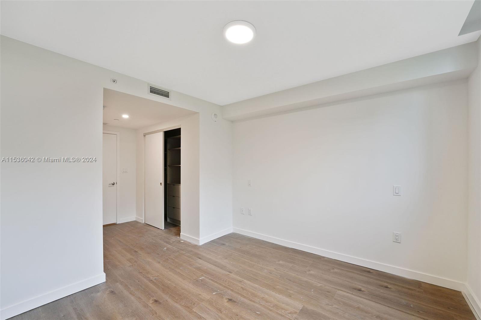 1500 Bay Rd N-1019, Miami Beach, Florida 33139, 1 Bedroom Bedrooms, ,1 BathroomBathrooms,Residentiallease,For Rent,1500 Bay Rd N-1019,A11536042