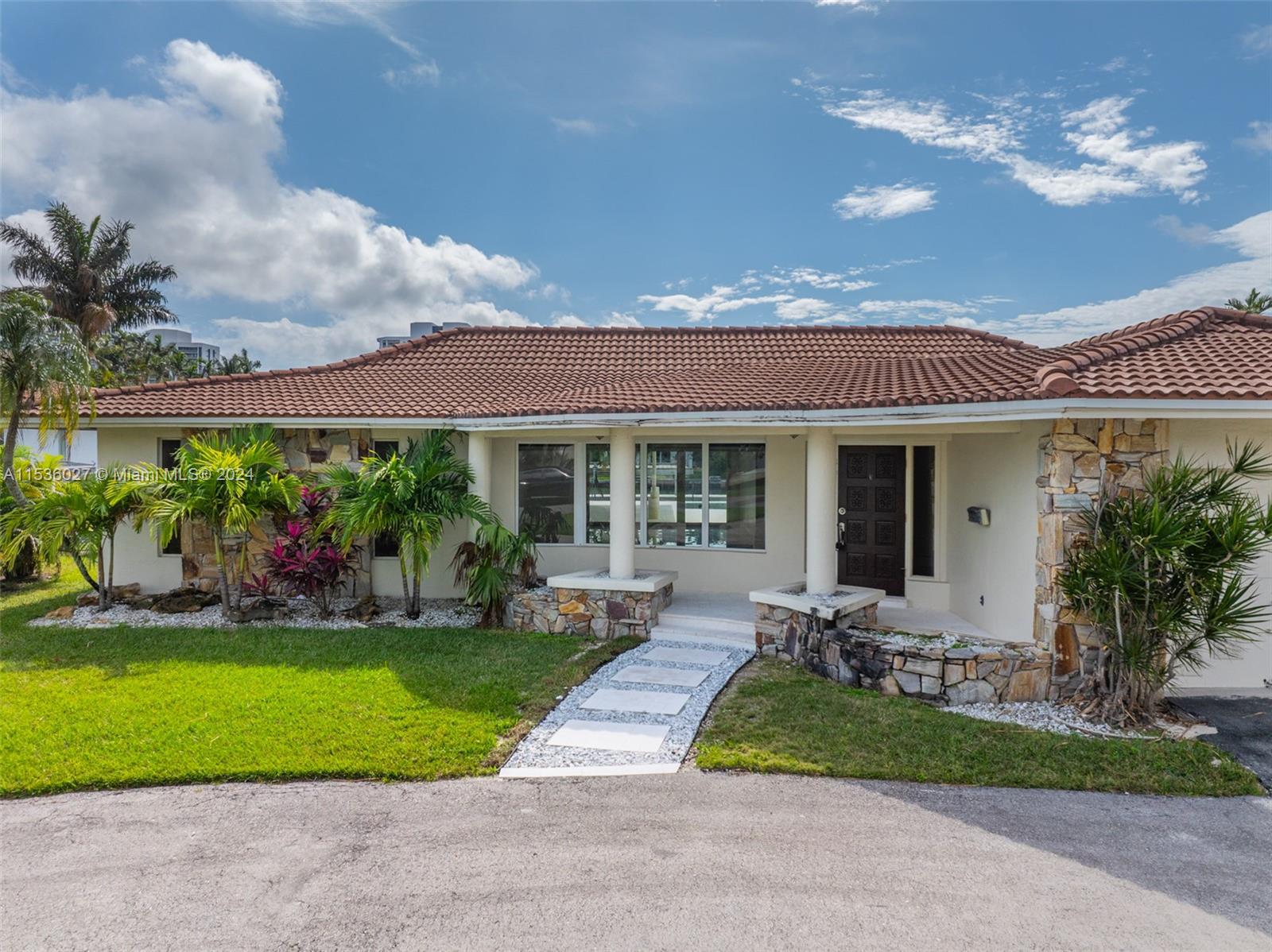 461 Alamanda Dr, Hallandale Beach, Florida 33009, 3 Bedrooms Bedrooms, ,3 BathroomsBathrooms,Residential,For Sale,461 Alamanda Dr,A11536027