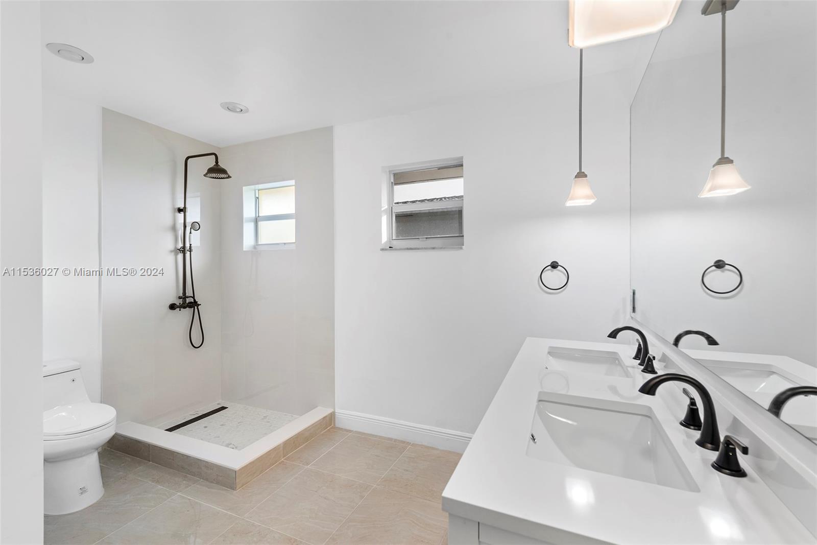 461 Alamanda Dr, Hallandale Beach, Florida 33009, 3 Bedrooms Bedrooms, ,3 BathroomsBathrooms,Residential,For Sale,461 Alamanda Dr,A11536027