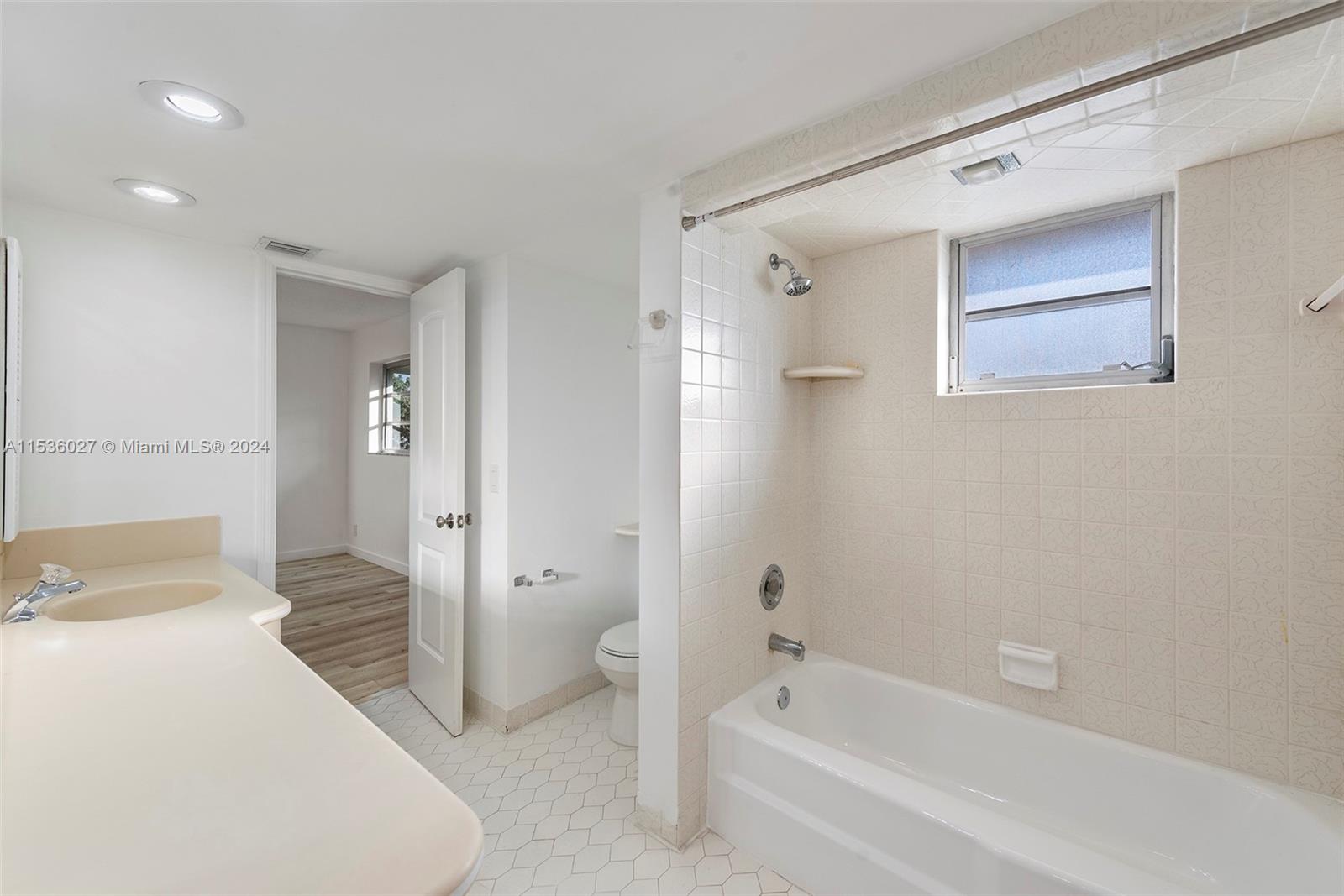 461 Alamanda Dr, Hallandale Beach, Florida 33009, 3 Bedrooms Bedrooms, ,3 BathroomsBathrooms,Residential,For Sale,461 Alamanda Dr,A11536027