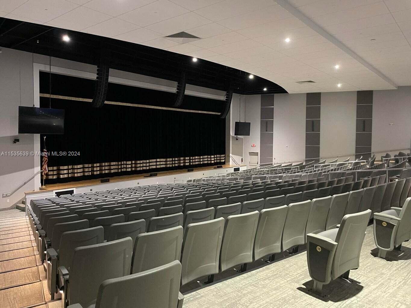 1252 SEAT THEATER