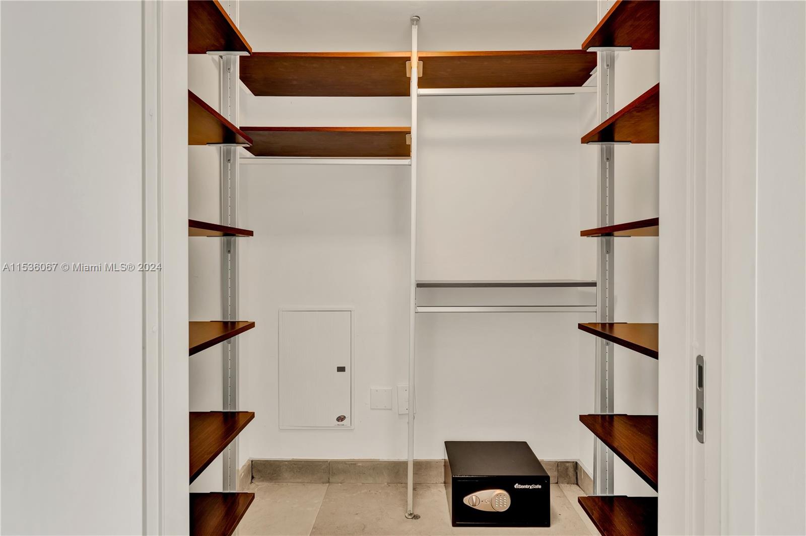 450 Alton Rd 3004, Miami Beach, Florida 33139, 2 Bedrooms Bedrooms, ,2 BathroomsBathrooms,Residentiallease,For Rent,450 Alton Rd 3004,A11536067