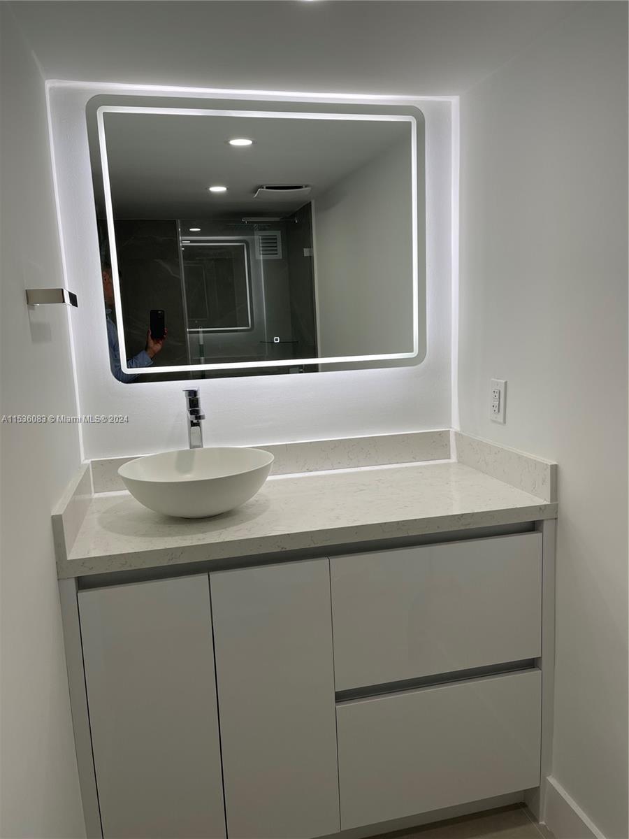 555 NE 15th St 512, Miami, Florida 33132, ,1 BathroomBathrooms,Residentiallease,For Rent,555 NE 15th St 512,A11536083