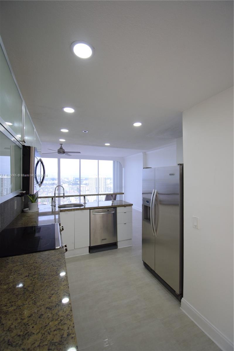 7601 E Treasure Dr PH105, North Bay Village, Florida 33141, 2 Bedrooms Bedrooms, ,2 BathroomsBathrooms,Residentiallease,For Rent,7601 E Treasure Dr PH105,A11536065