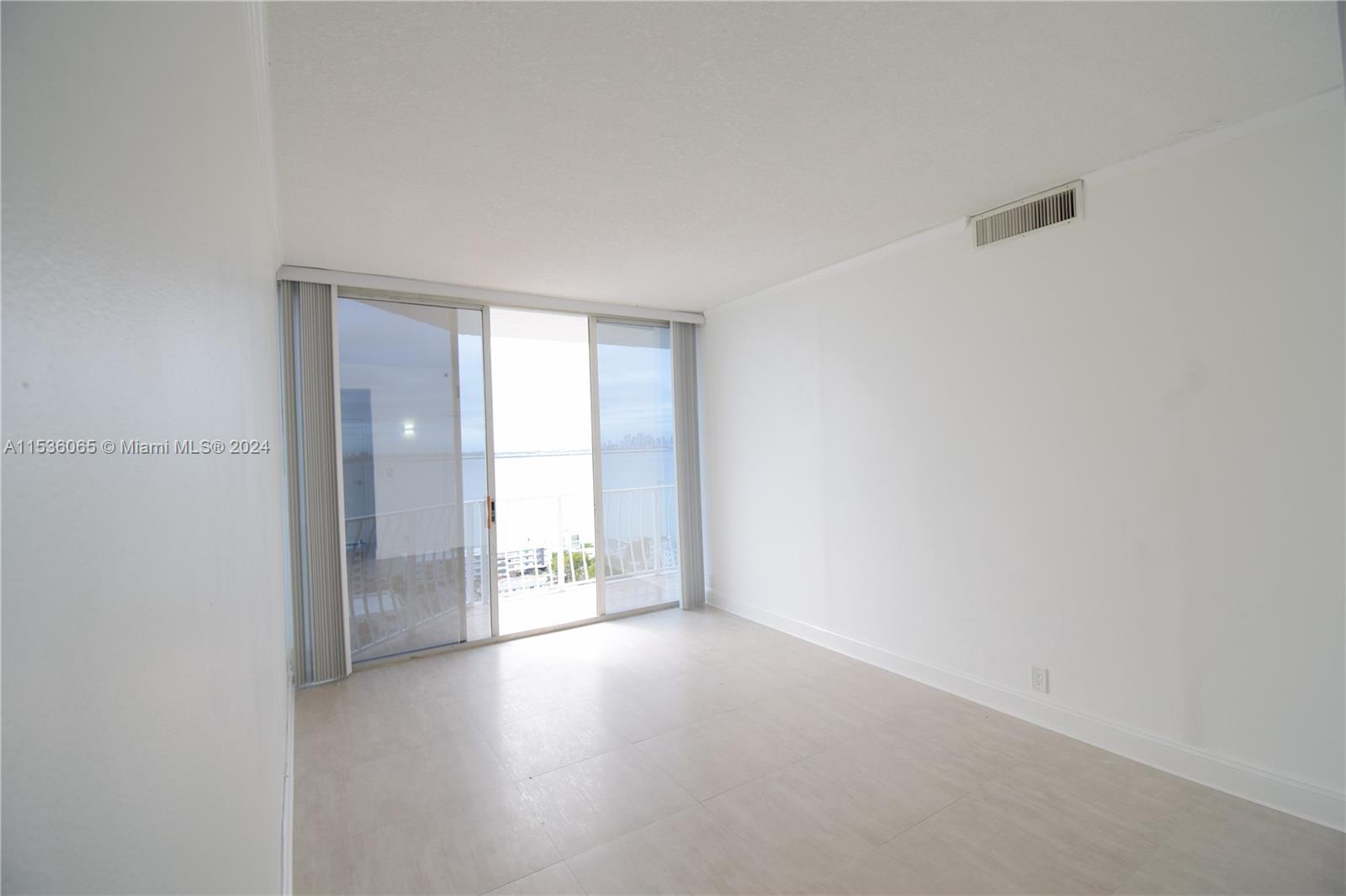 7601 E Treasure Dr PH105, North Bay Village, Florida 33141, 2 Bedrooms Bedrooms, ,2 BathroomsBathrooms,Residentiallease,For Rent,7601 E Treasure Dr PH105,A11536065