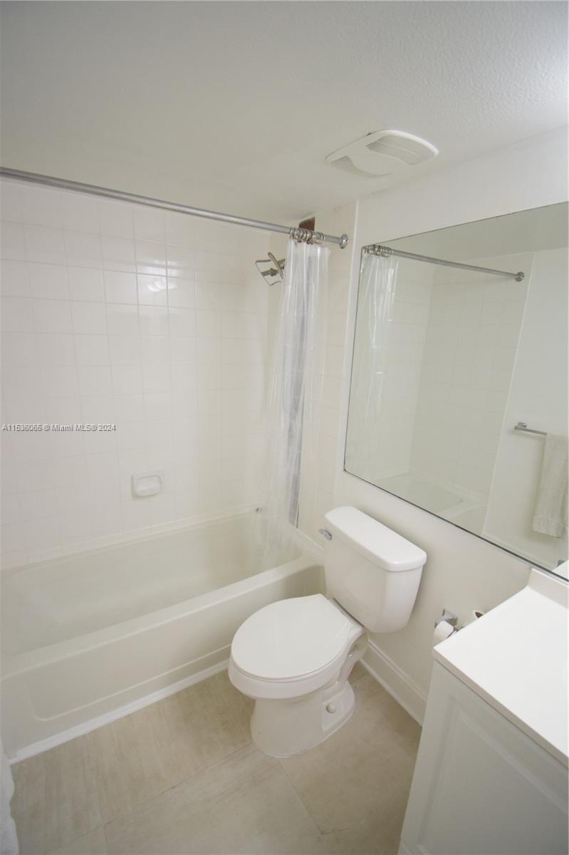 7601 E Treasure Dr PH105, North Bay Village, Florida 33141, 2 Bedrooms Bedrooms, ,2 BathroomsBathrooms,Residentiallease,For Rent,7601 E Treasure Dr PH105,A11536065