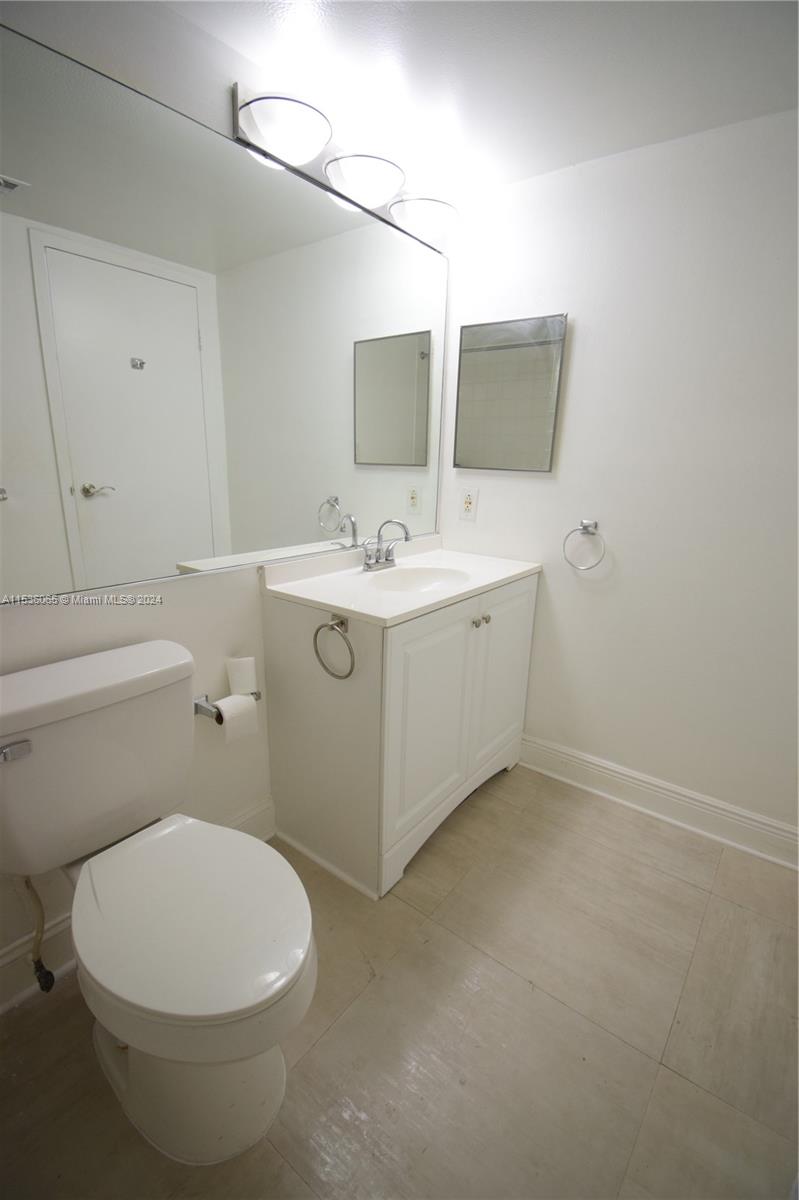 7601 E Treasure Dr PH105, North Bay Village, Florida 33141, 2 Bedrooms Bedrooms, ,2 BathroomsBathrooms,Residentiallease,For Rent,7601 E Treasure Dr PH105,A11536065