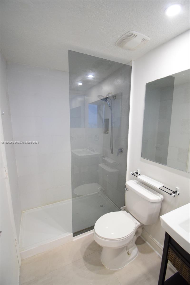 7601 E Treasure Dr PH105, North Bay Village, Florida 33141, 2 Bedrooms Bedrooms, ,2 BathroomsBathrooms,Residentiallease,For Rent,7601 E Treasure Dr PH105,A11536065