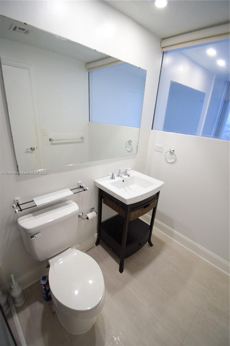 7601 E Treasure Dr PH105, North Bay Village, Florida 33141, 2 Bedrooms Bedrooms, ,2 BathroomsBathrooms,Residentiallease,For Rent,7601 E Treasure Dr PH105,A11536065