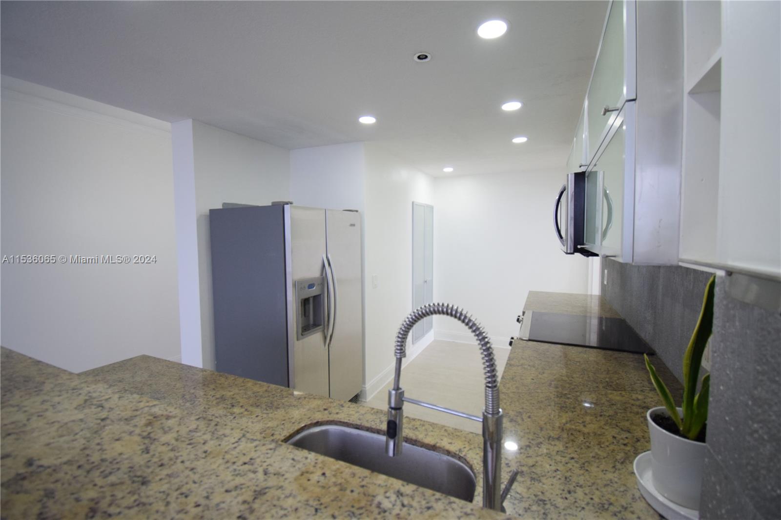 7601 E Treasure Dr PH105, North Bay Village, Florida 33141, 2 Bedrooms Bedrooms, ,2 BathroomsBathrooms,Residentiallease,For Rent,7601 E Treasure Dr PH105,A11536065