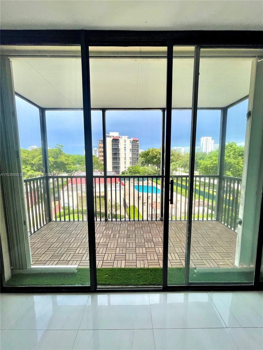 3101 N Country Club Dr 412, Aventura, Florida 33180, 2 Bedrooms Bedrooms, ,2 BathroomsBathrooms,Residentiallease,For Rent,3101 N Country Club Dr 412,A11536092