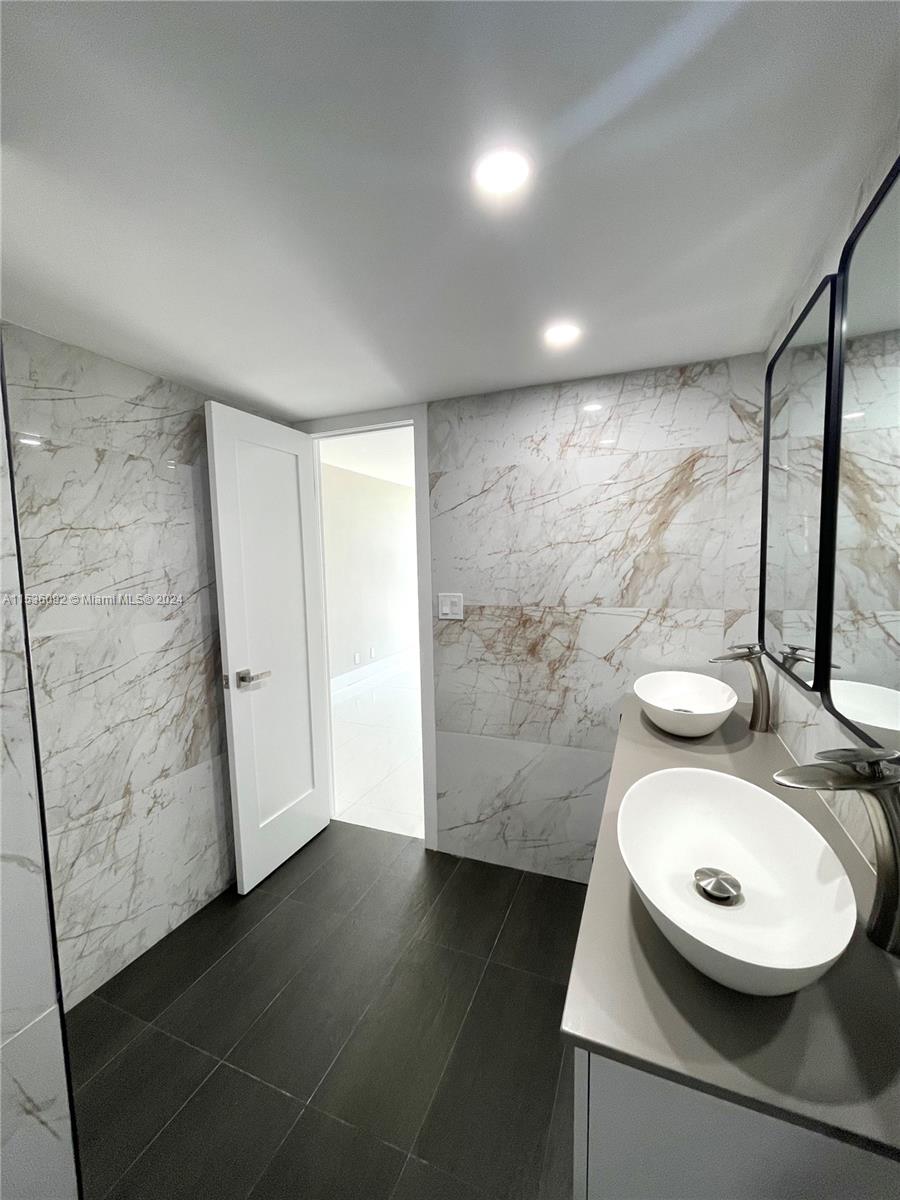 3101 N Country Club Dr 412, Aventura, Florida 33180, 2 Bedrooms Bedrooms, ,2 BathroomsBathrooms,Residentiallease,For Rent,3101 N Country Club Dr 412,A11536092