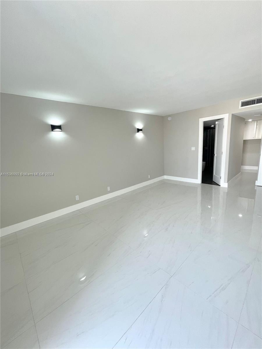 3101 N Country Club Dr 412, Aventura, Florida 33180, 2 Bedrooms Bedrooms, ,2 BathroomsBathrooms,Residentiallease,For Rent,3101 N Country Club Dr 412,A11536092