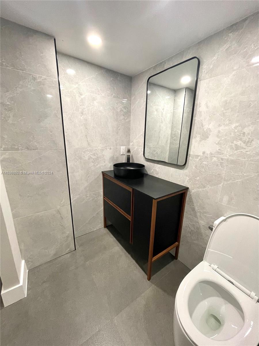 3101 N Country Club Dr 412, Aventura, Florida 33180, 2 Bedrooms Bedrooms, ,2 BathroomsBathrooms,Residentiallease,For Rent,3101 N Country Club Dr 412,A11536092