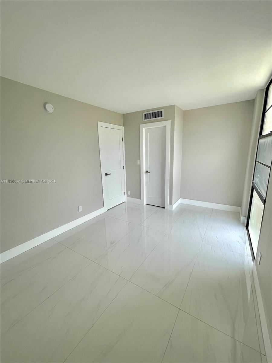 3101 N Country Club Dr 412, Aventura, Florida 33180, 2 Bedrooms Bedrooms, ,2 BathroomsBathrooms,Residentiallease,For Rent,3101 N Country Club Dr 412,A11536092