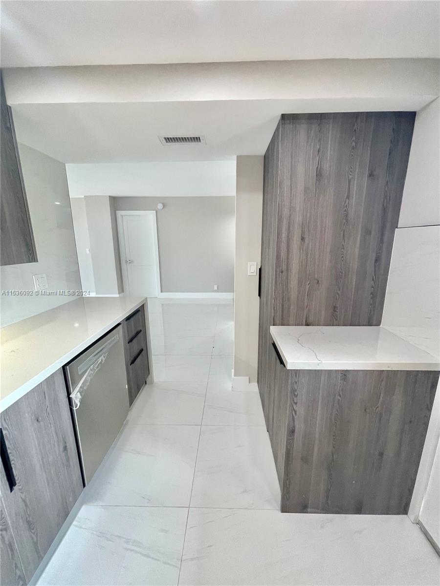 3101 N Country Club Dr 412, Aventura, Florida 33180, 2 Bedrooms Bedrooms, ,2 BathroomsBathrooms,Residentiallease,For Rent,3101 N Country Club Dr 412,A11536092