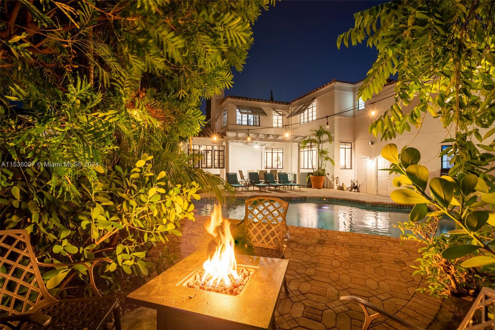 1555 Hollywood Blvd, Hollywood, Florida 33020, 7 Bedrooms Bedrooms, ,4 BathroomsBathrooms,Residential,For Sale,1555 Hollywood Blvd,A11536097