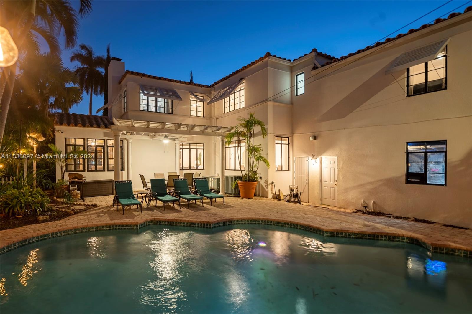 1555 Hollywood Blvd, Hollywood, Florida 33020, 7 Bedrooms Bedrooms, ,4 BathroomsBathrooms,Residential,For Sale,1555 Hollywood Blvd,A11536097