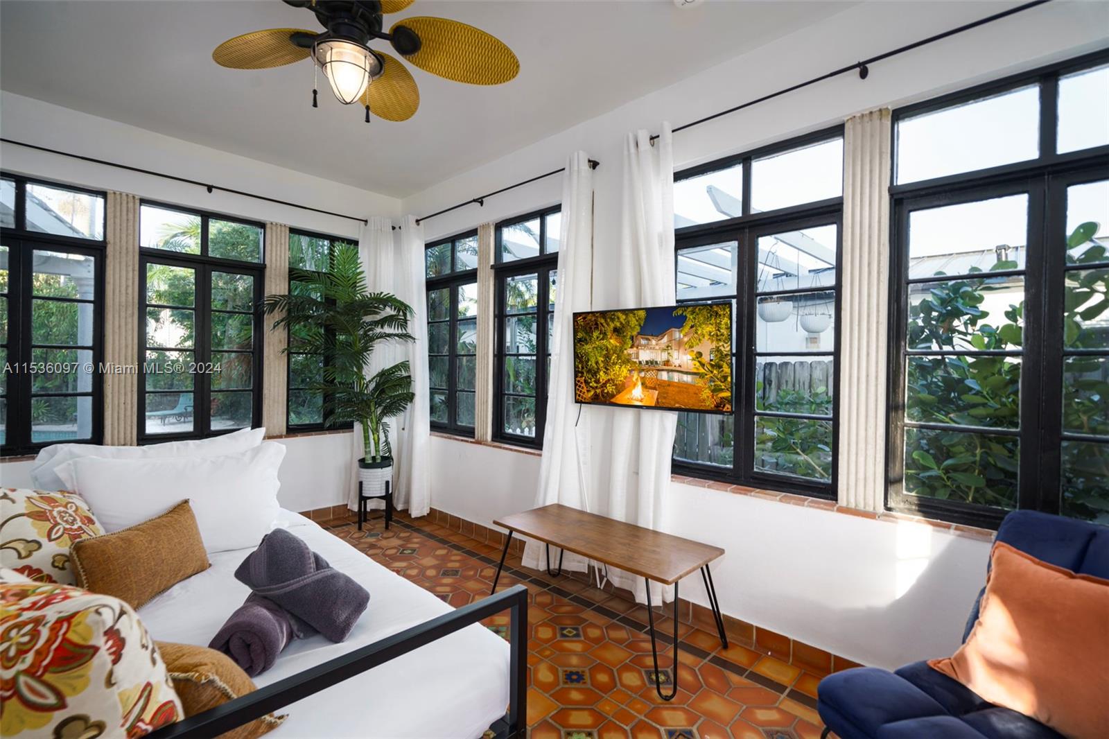 1555 Hollywood Blvd, Hollywood, Florida 33020, 7 Bedrooms Bedrooms, ,4 BathroomsBathrooms,Residential,For Sale,1555 Hollywood Blvd,A11536097