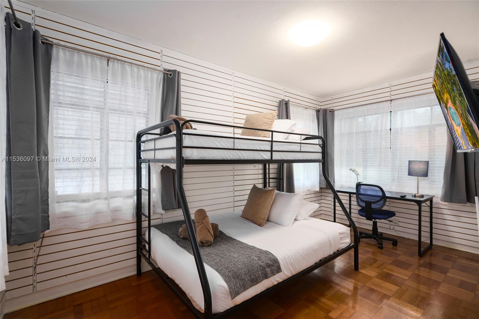 1555 Hollywood Blvd, Hollywood, Florida 33020, 7 Bedrooms Bedrooms, ,4 BathroomsBathrooms,Residential,For Sale,1555 Hollywood Blvd,A11536097