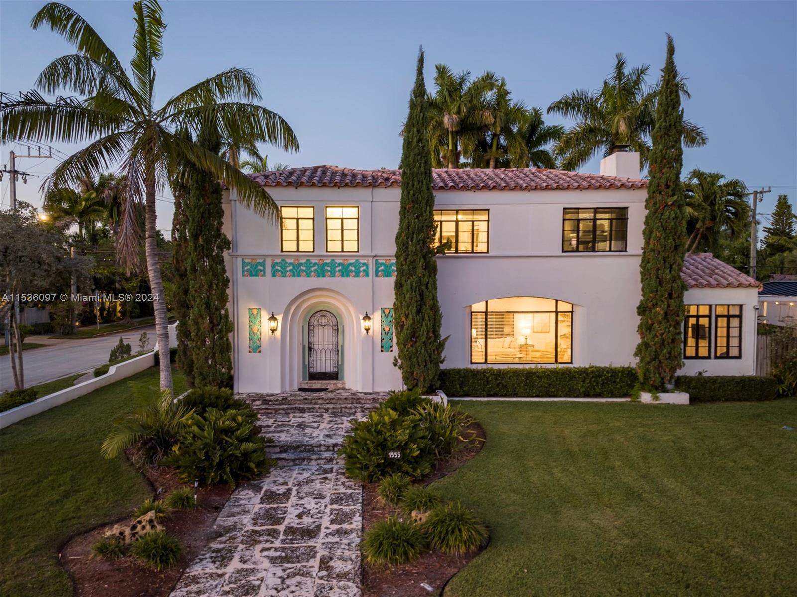 1555 Hollywood Blvd, Hollywood, Florida 33020, 7 Bedrooms Bedrooms, ,4 BathroomsBathrooms,Residential,For Sale,1555 Hollywood Blvd,A11536097