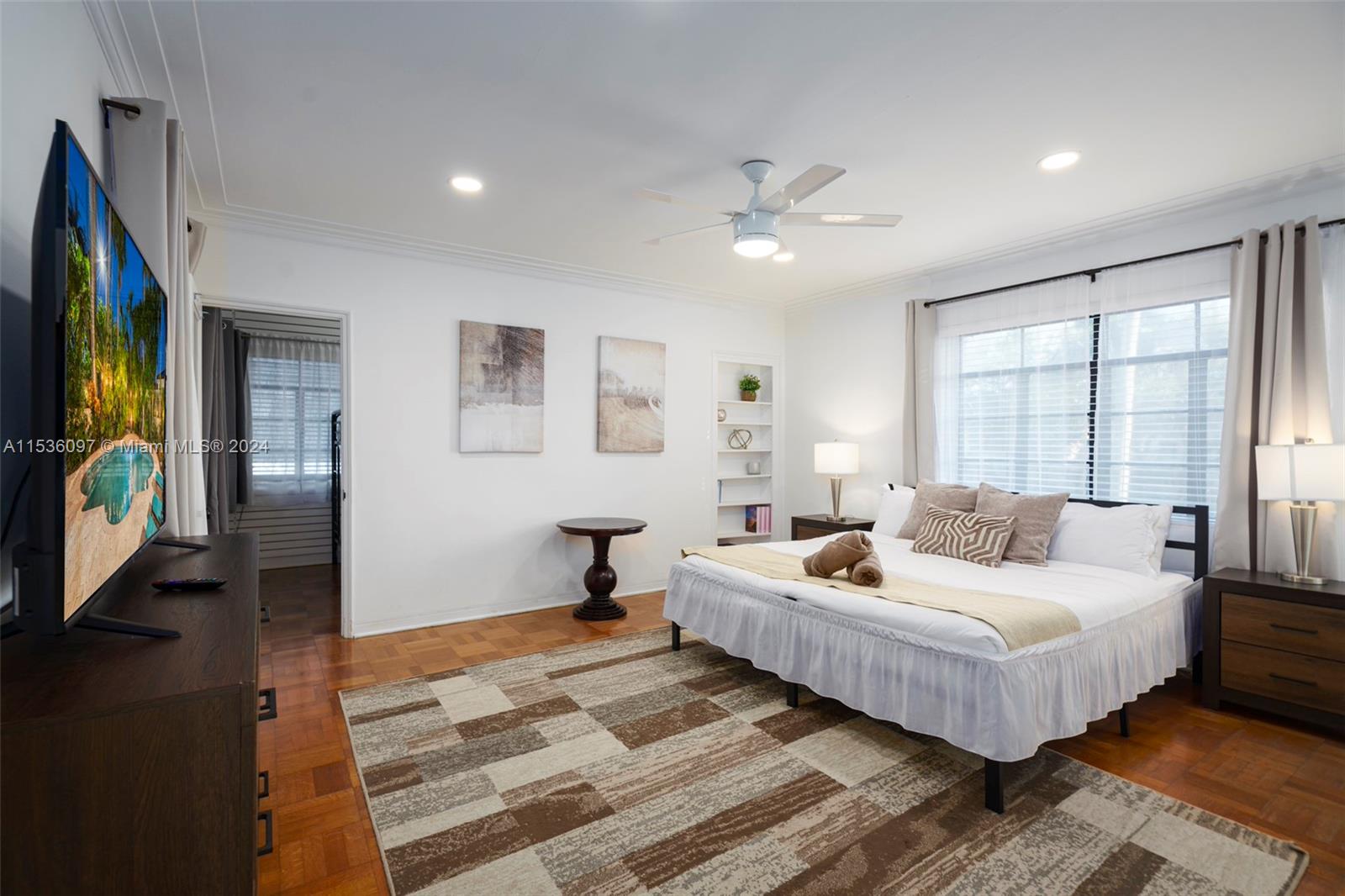 1555 Hollywood Blvd, Hollywood, Florida 33020, 7 Bedrooms Bedrooms, ,4 BathroomsBathrooms,Residential,For Sale,1555 Hollywood Blvd,A11536097