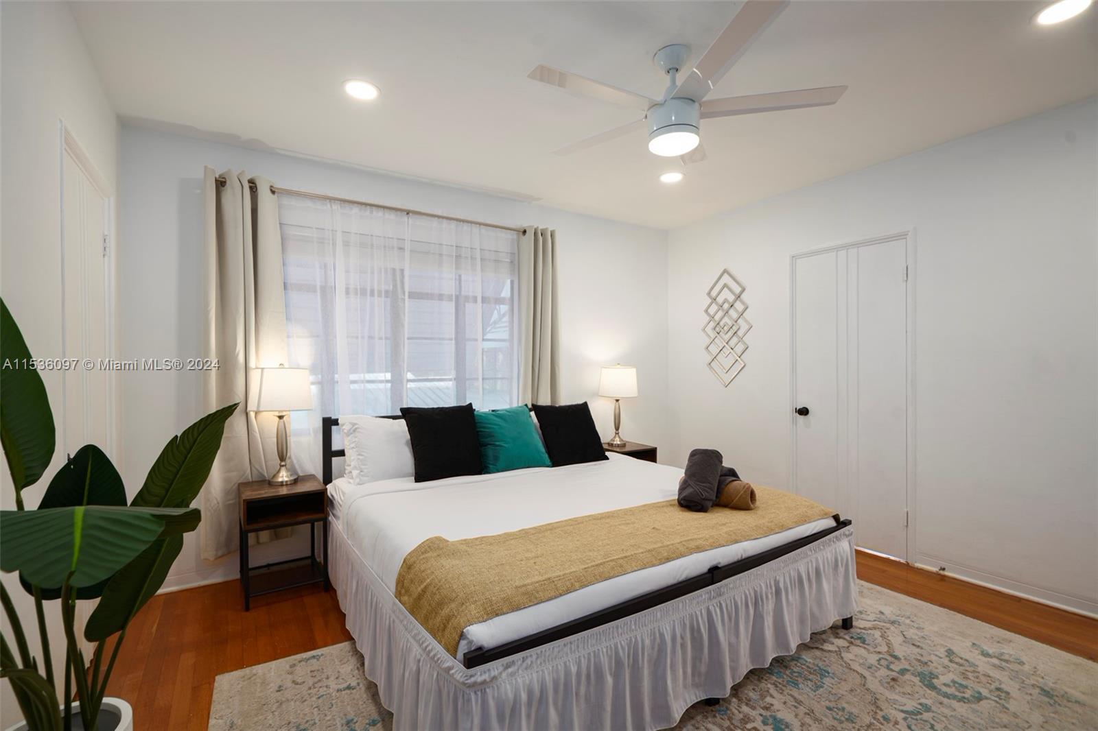 1555 Hollywood Blvd, Hollywood, Florida 33020, 7 Bedrooms Bedrooms, ,4 BathroomsBathrooms,Residential,For Sale,1555 Hollywood Blvd,A11536097