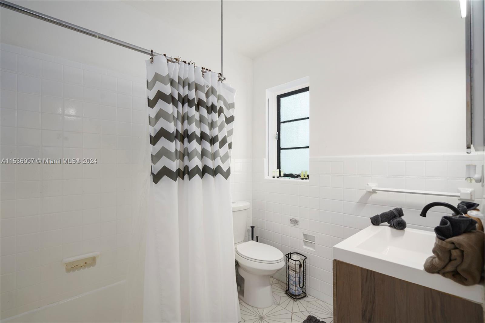 1555 Hollywood Blvd, Hollywood, Florida 33020, 7 Bedrooms Bedrooms, ,4 BathroomsBathrooms,Residential,For Sale,1555 Hollywood Blvd,A11536097