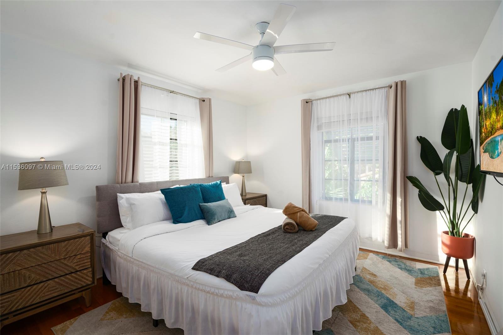 1555 Hollywood Blvd, Hollywood, Florida 33020, 7 Bedrooms Bedrooms, ,4 BathroomsBathrooms,Residential,For Sale,1555 Hollywood Blvd,A11536097