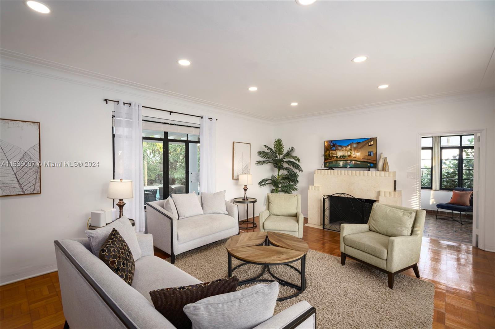 1555 Hollywood Blvd, Hollywood, Florida 33020, 7 Bedrooms Bedrooms, ,4 BathroomsBathrooms,Residential,For Sale,1555 Hollywood Blvd,A11536097