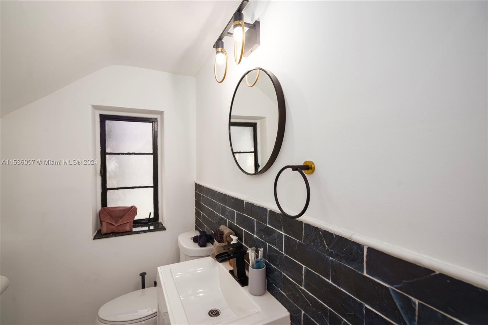 1555 Hollywood Blvd, Hollywood, Florida 33020, 7 Bedrooms Bedrooms, ,4 BathroomsBathrooms,Residential,For Sale,1555 Hollywood Blvd,A11536097