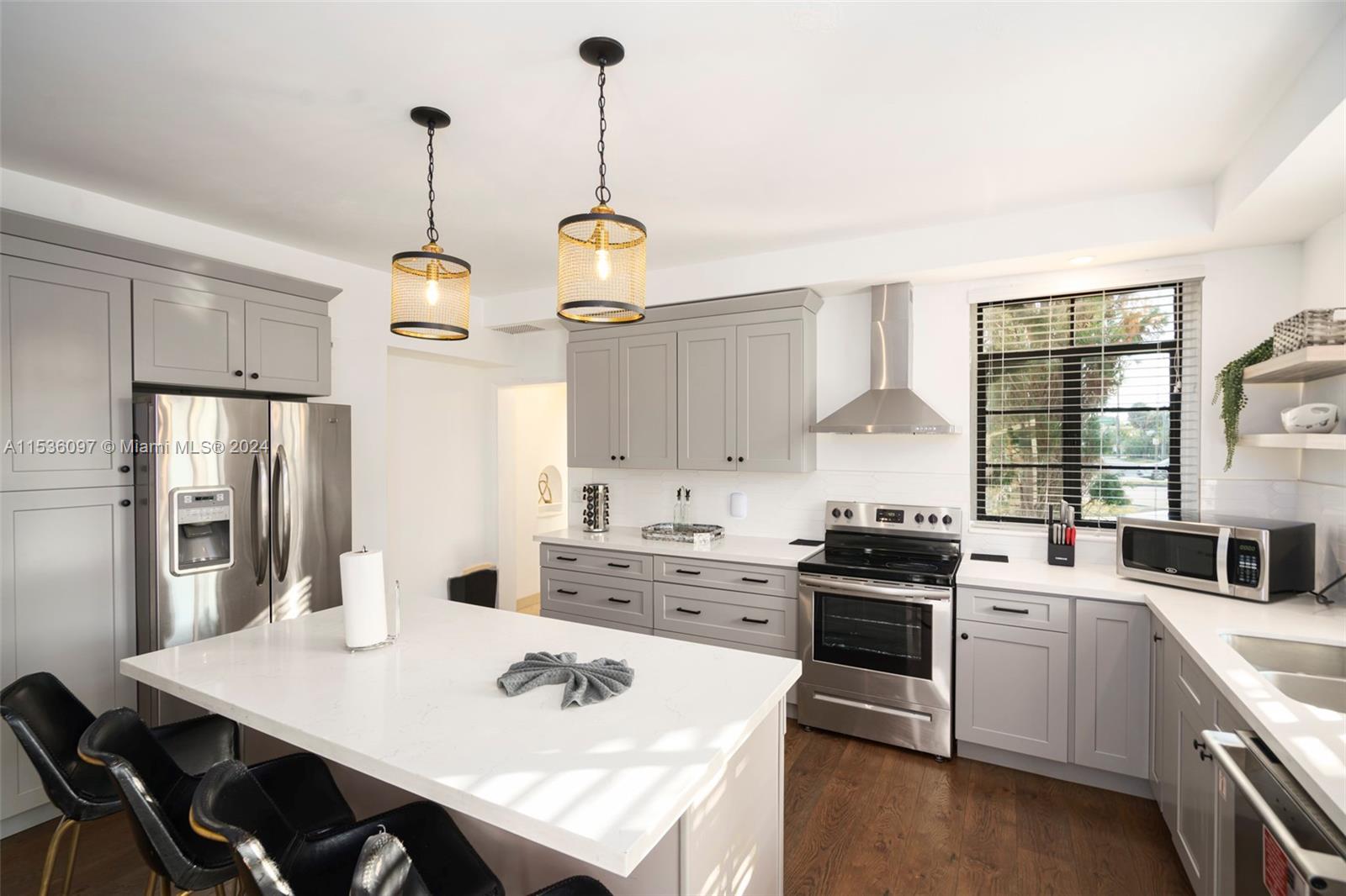 1555 Hollywood Blvd, Hollywood, Florida 33020, 7 Bedrooms Bedrooms, ,4 BathroomsBathrooms,Residential,For Sale,1555 Hollywood Blvd,A11536097