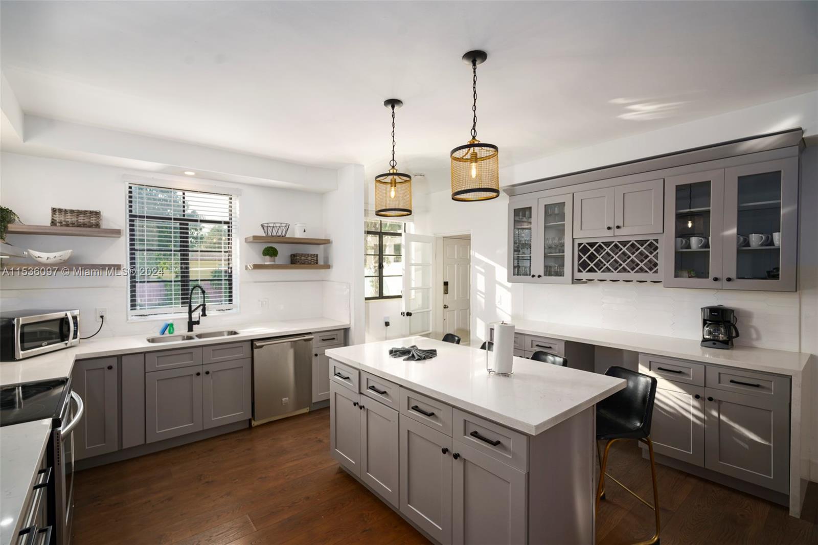 1555 Hollywood Blvd, Hollywood, Florida 33020, 7 Bedrooms Bedrooms, ,4 BathroomsBathrooms,Residential,For Sale,1555 Hollywood Blvd,A11536097