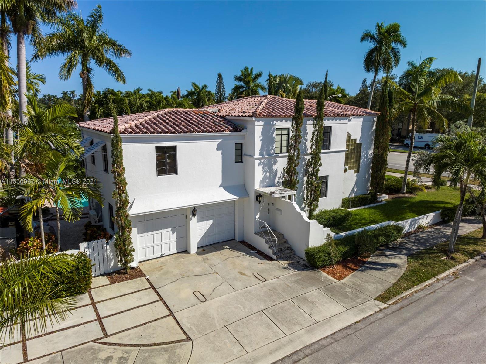 1555 Hollywood Blvd, Hollywood, Florida 33020, 7 Bedrooms Bedrooms, ,4 BathroomsBathrooms,Residential,For Sale,1555 Hollywood Blvd,A11536097