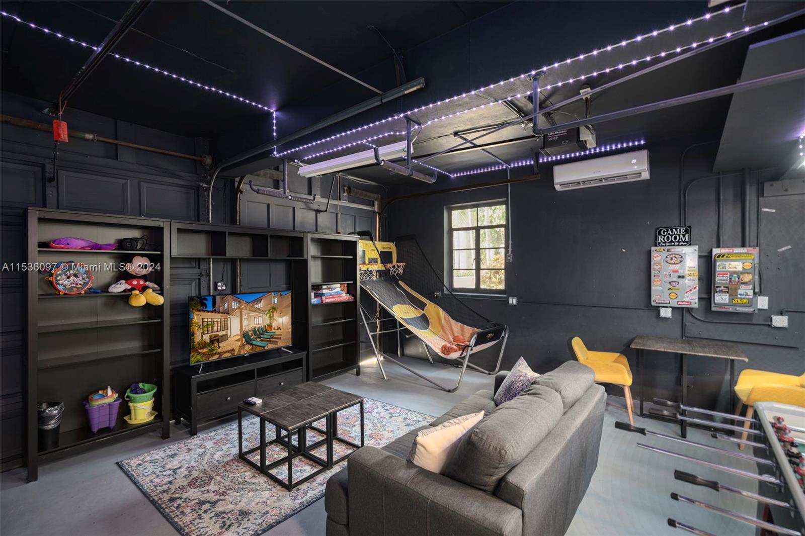 1555 Hollywood Blvd, Hollywood, Florida 33020, 7 Bedrooms Bedrooms, ,4 BathroomsBathrooms,Residential,For Sale,1555 Hollywood Blvd,A11536097