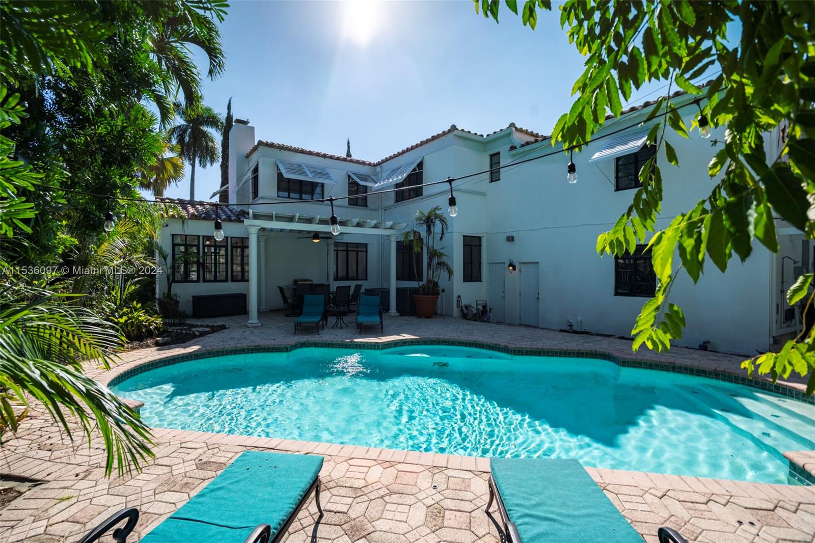 1555 Hollywood Blvd, Hollywood, Florida 33020, 7 Bedrooms Bedrooms, ,4 BathroomsBathrooms,Residential,For Sale,1555 Hollywood Blvd,A11536097