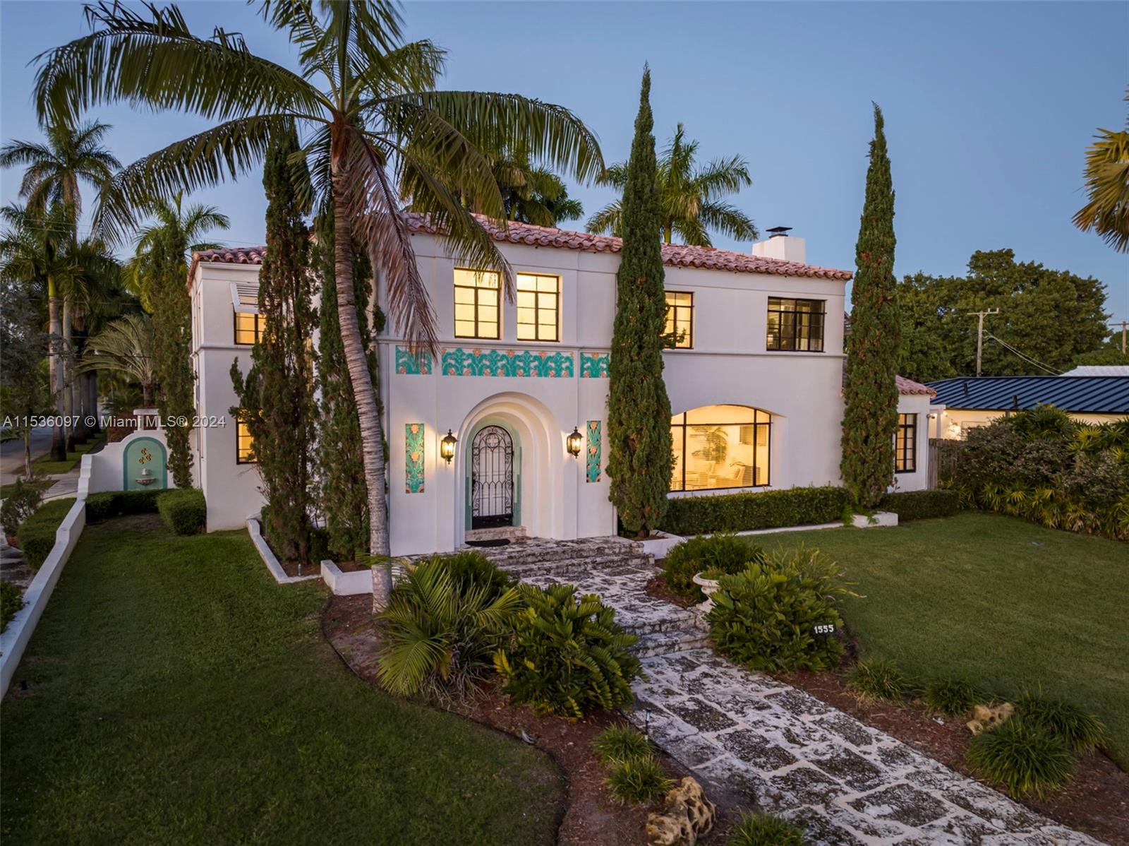 1555 Hollywood Blvd, Hollywood, Florida 33020, 7 Bedrooms Bedrooms, ,4 BathroomsBathrooms,Residential,For Sale,1555 Hollywood Blvd,A11536097