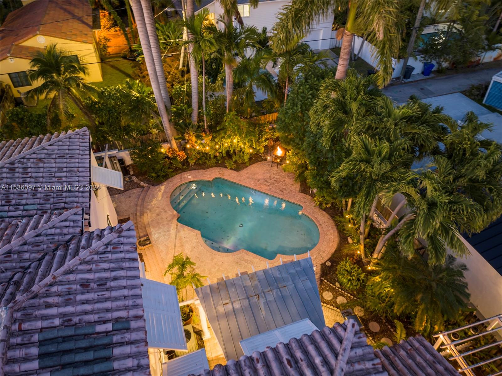 1555 Hollywood Blvd, Hollywood, Florida 33020, 7 Bedrooms Bedrooms, ,4 BathroomsBathrooms,Residential,For Sale,1555 Hollywood Blvd,A11536097