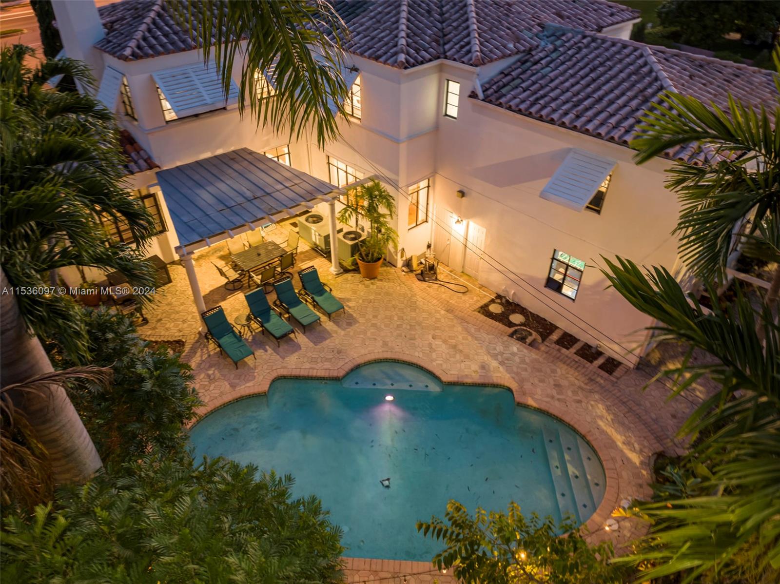 1555 Hollywood Blvd, Hollywood, Florida 33020, 7 Bedrooms Bedrooms, ,4 BathroomsBathrooms,Residential,For Sale,1555 Hollywood Blvd,A11536097