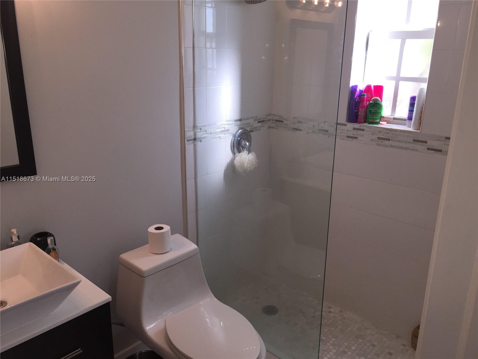1620 Pennsylvania Ave 206, Miami Beach, Florida 33139, 1 Bedroom Bedrooms, ,1 BathroomBathrooms,Residential,For Sale,1620 Pennsylvania Ave 206,A11518673