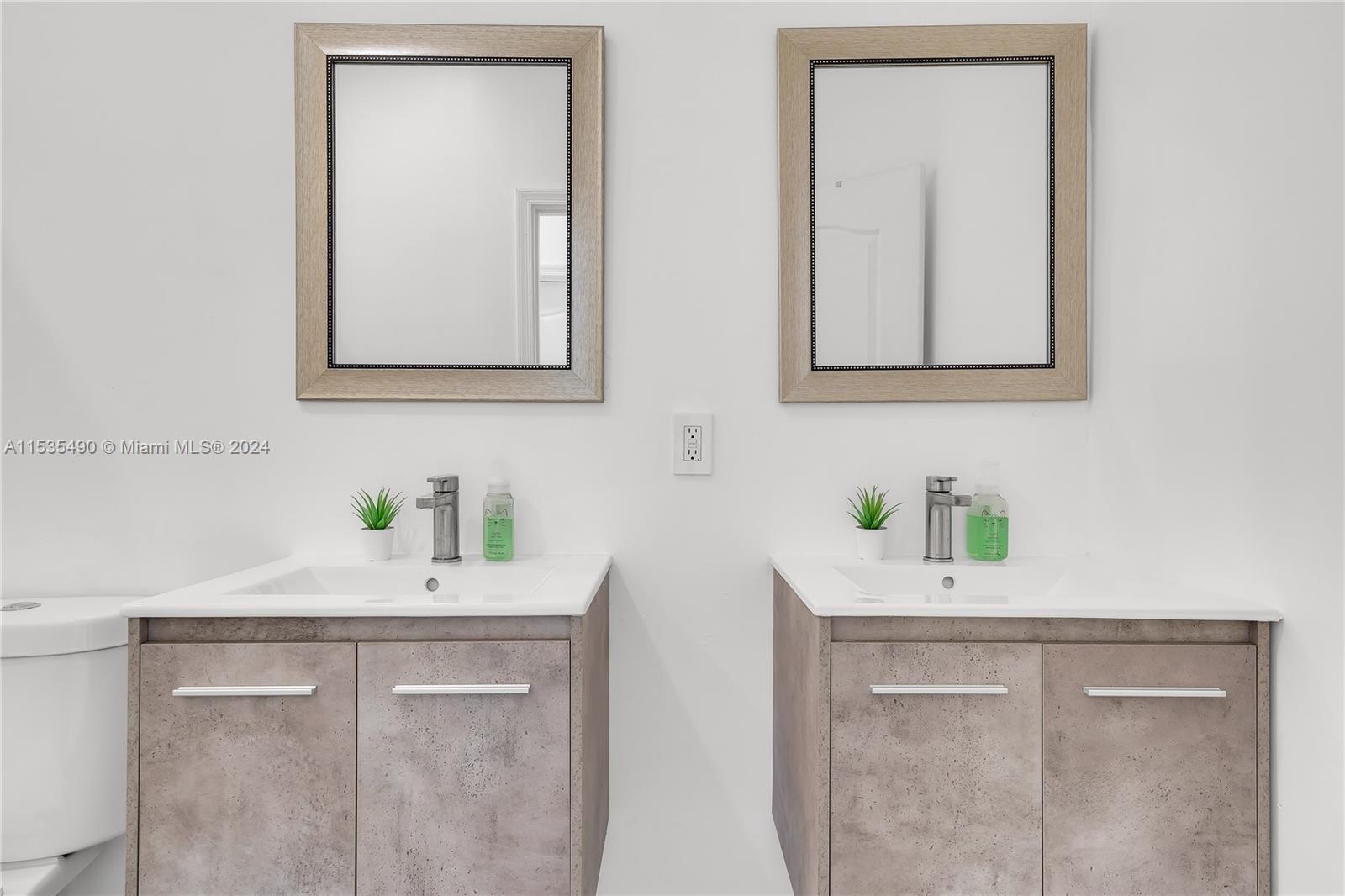 2214 NE 41st Ave, Homestead, Florida 33033, 4 Bedrooms Bedrooms, ,2 BathroomsBathrooms,Residentiallease,For Rent,2214 NE 41st Ave,A11535490