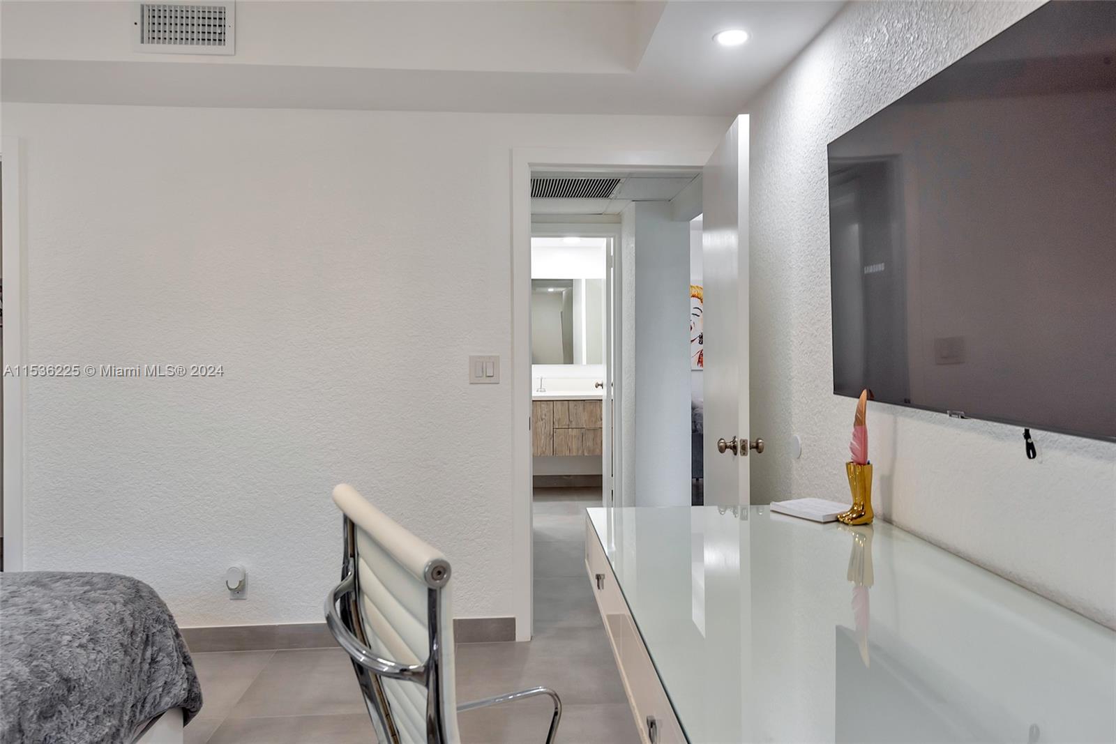 4001 S Ocean Dr 2G, Hollywood, Florida 33019, 1 Bedroom Bedrooms, ,1 BathroomBathrooms,Residentiallease,For Rent,4001 S Ocean Dr 2G,A11536225