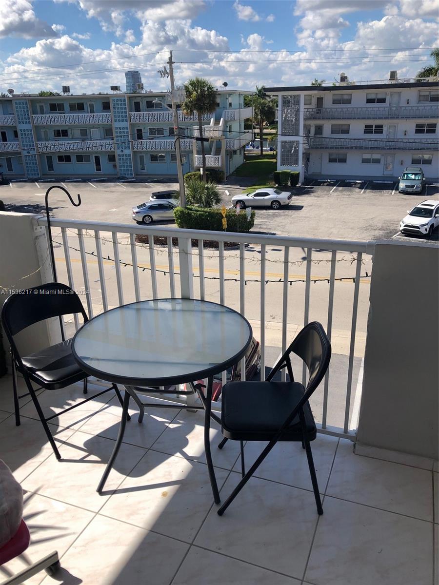 462 Golden Isles Dr 308, Hallandale Beach, Florida 33009, 1 Bedroom Bedrooms, ,1 BathroomBathrooms,Residentiallease,For Rent,462 Golden Isles Dr 308,A11536217