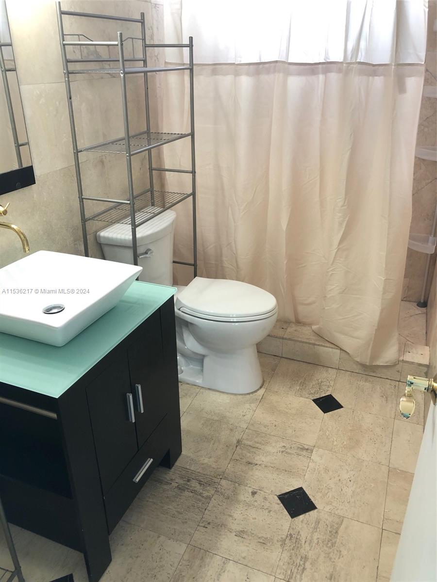 462 Golden Isles Dr 308, Hallandale Beach, Florida 33009, 1 Bedroom Bedrooms, ,1 BathroomBathrooms,Residentiallease,For Rent,462 Golden Isles Dr 308,A11536217