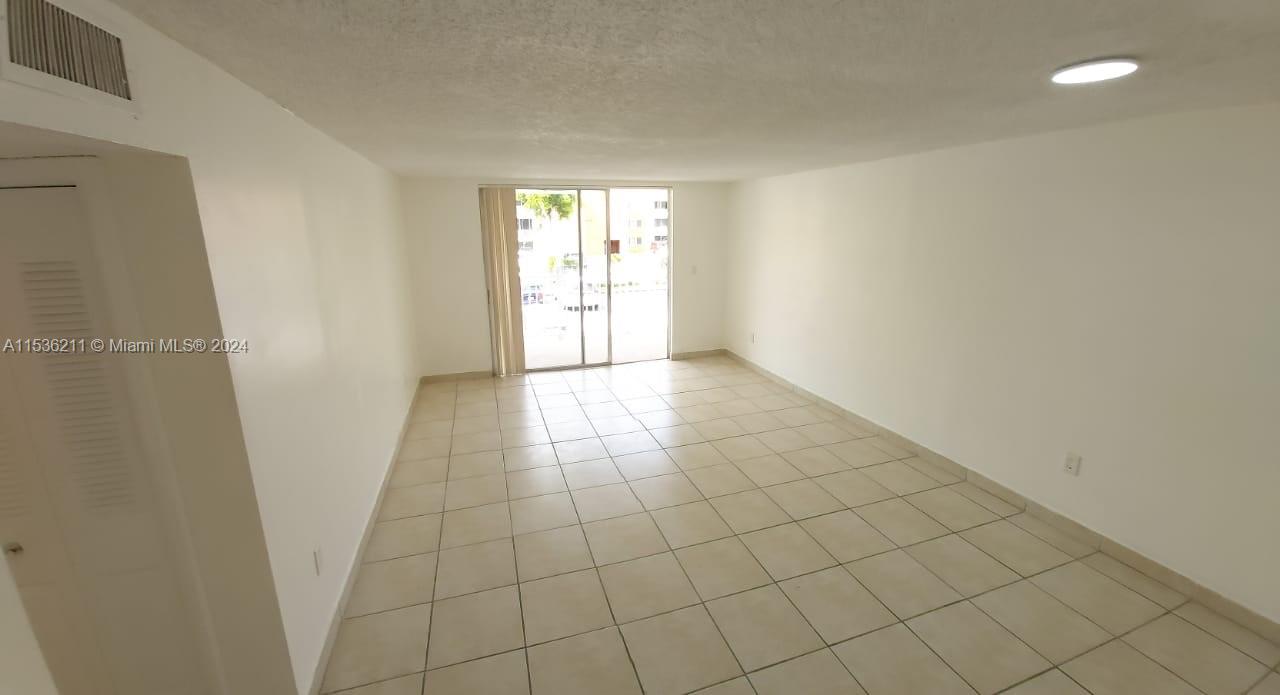 6960 Miami Gardens Dr 2-222, Hialeah, Florida 33015, 2 Bedrooms Bedrooms, ,2 BathroomsBathrooms,Residentiallease,For Rent,6960 Miami Gardens Dr 2-222,A11536211